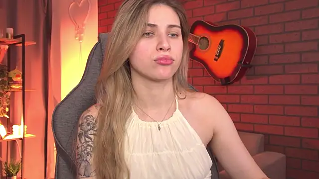 EllieCutes live sex cam