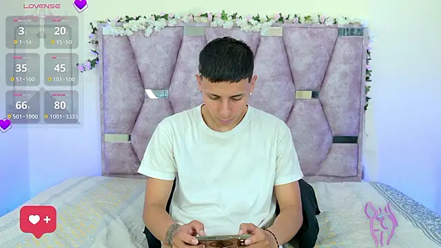 lana_and_liam_'s cam snapshot