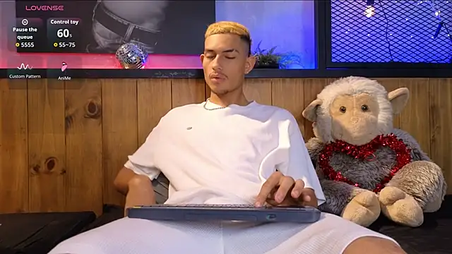 ItsZairen live sex cam