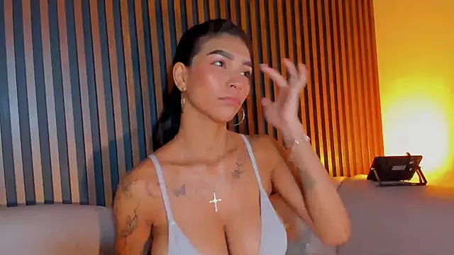 LauraAristizabal live sex cam