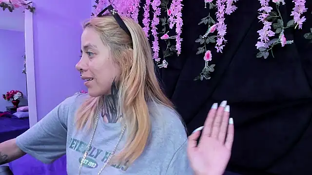 Dakota_Angell_'s cam snapshot