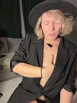 Charming_Daphny's cam snapshot