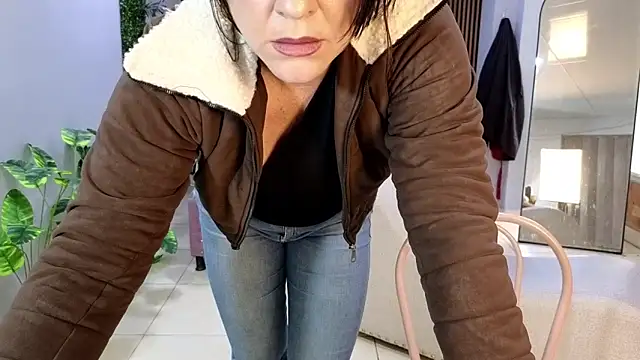 camil_milfdream's cam snapshot