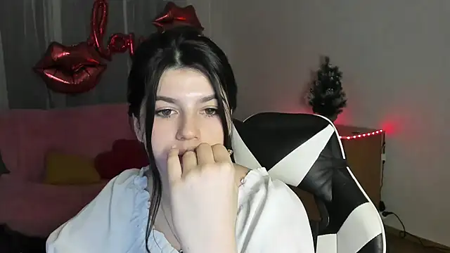 KisaModel's cam snapshot