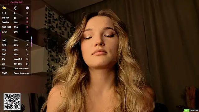 JulieLupo live sex cam