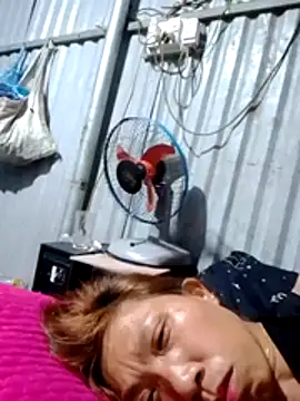 bella-la's cam snapshot