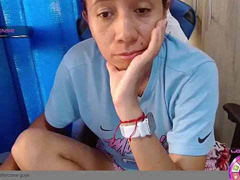 Danielagomez33 live sex cam