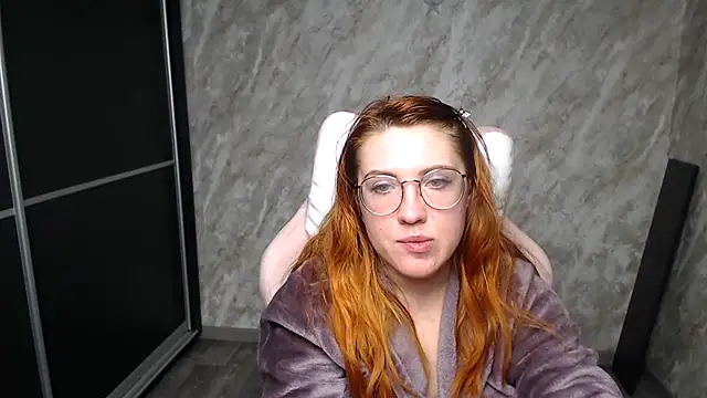 Reginasmilee live sex cam