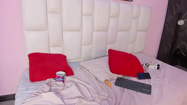 Emiily_Greey's cam snapshot