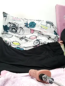 --Kenia's cam snapshot