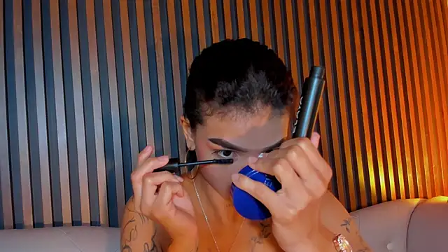 LauraAristizabal live sex cam