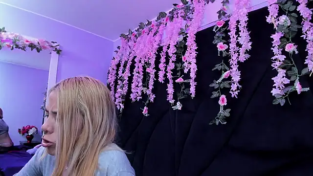 Dakota_Angell_'s cam snapshot