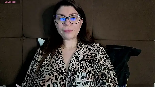 Jullyenn3 live sex cam