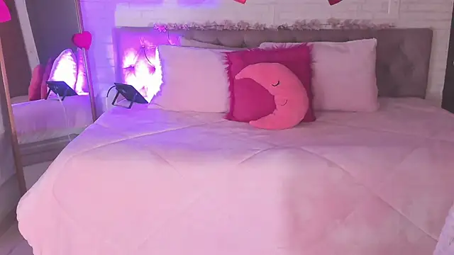 BarbieHannaB live sex cam