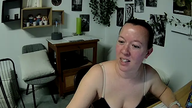 AnyaKrey@xh live sex cam