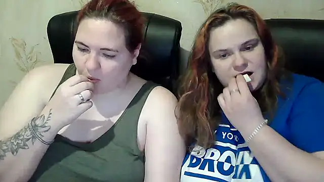 HollyXXXEva live sex cam