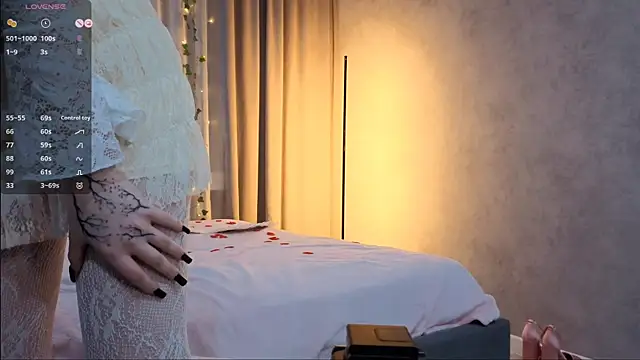 CarolinePepper's cam snapshot