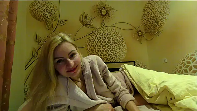 Yourrealgirl's cam snapshot