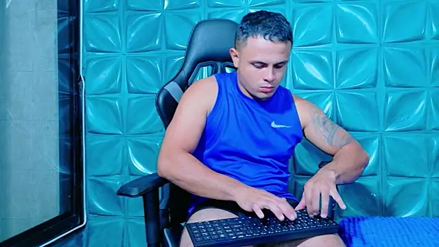 Luke_Cagee's cam snapshot