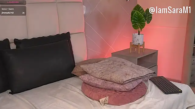 SaraMonroe1 live sex cam