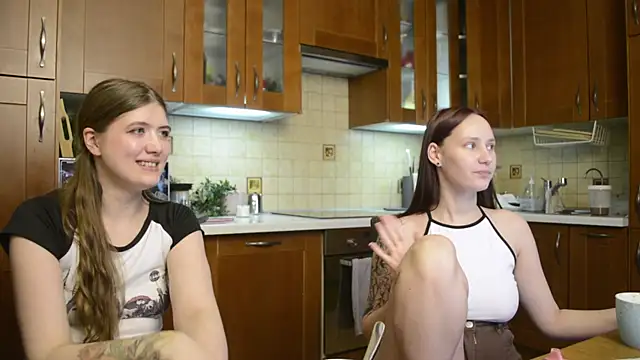 HotCaramellsTV live sex cam