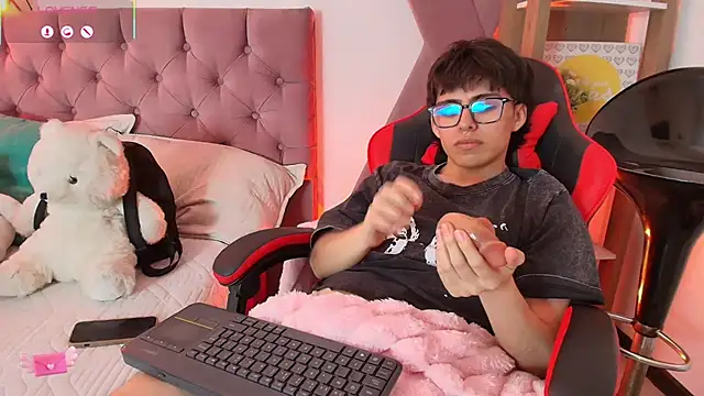 PepperTwink live sex cam