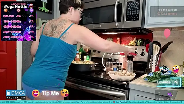 YogaHottie76's cam snapshot