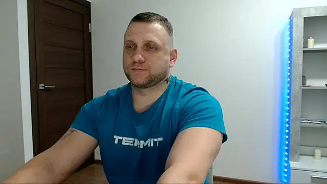 B-L-O-N-D's cam snapshot