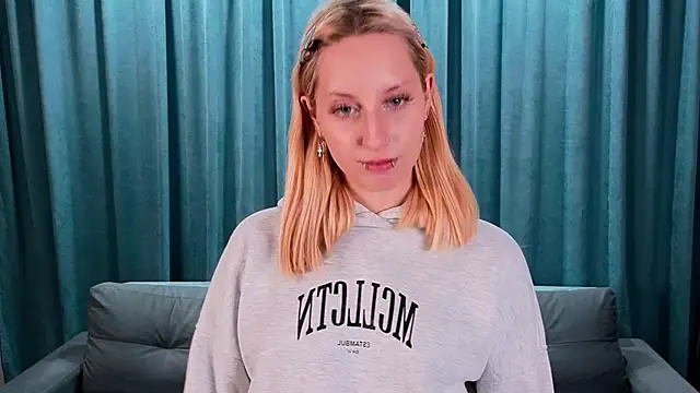 EmilyReyess's cam snapshot