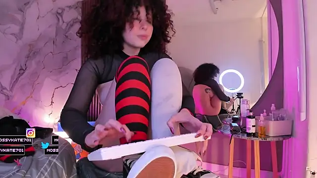 Katemoss70 live sex cam