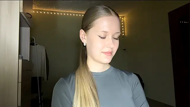 ZaidaSchwarten's cam snapshot