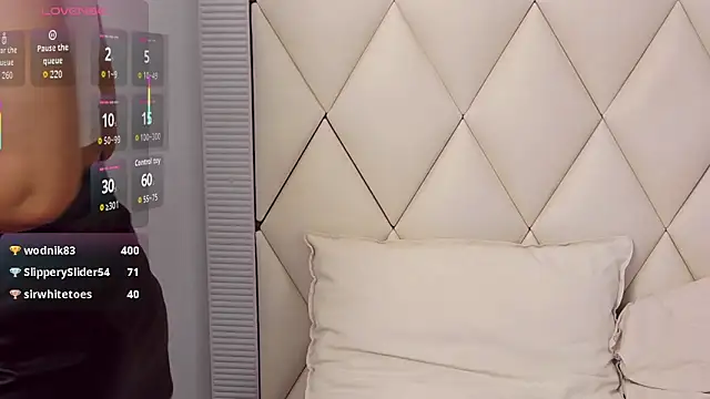 GinaBear live sex cam