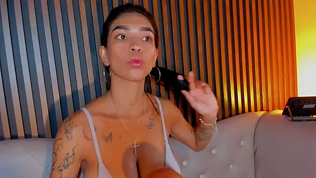 LauraAristizabal live sex cam