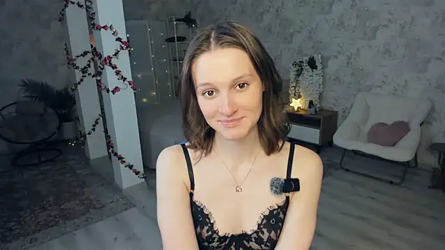 LianneBynon live sex cam