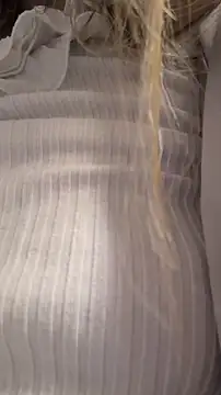 Risky_julia2330's cam snapshot