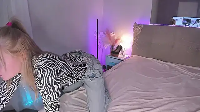 LunaHeadley's cam snapshot