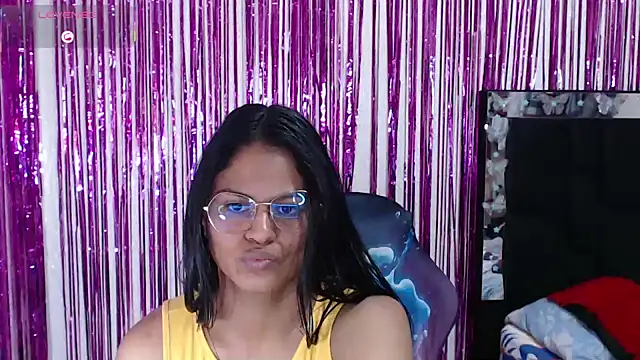 SweetAlmaa live sex cam