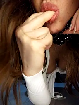 Akemi_rossi's cam snapshot