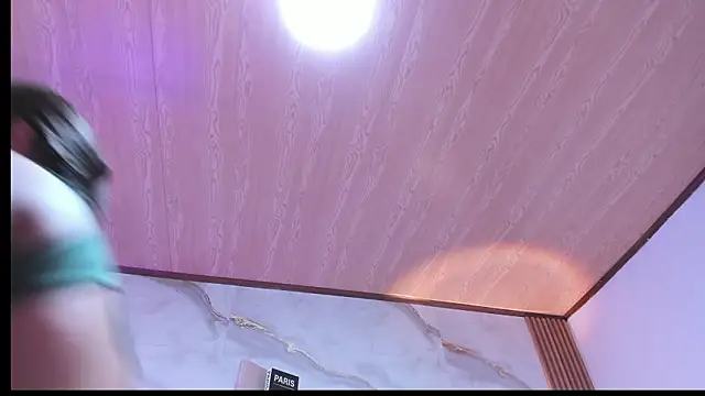 lily_phillips_'s cam snapshot