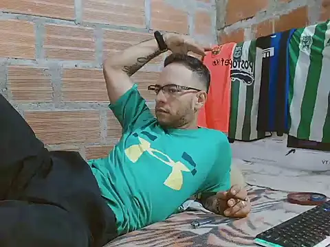 Alphamaster_92 live sex cam