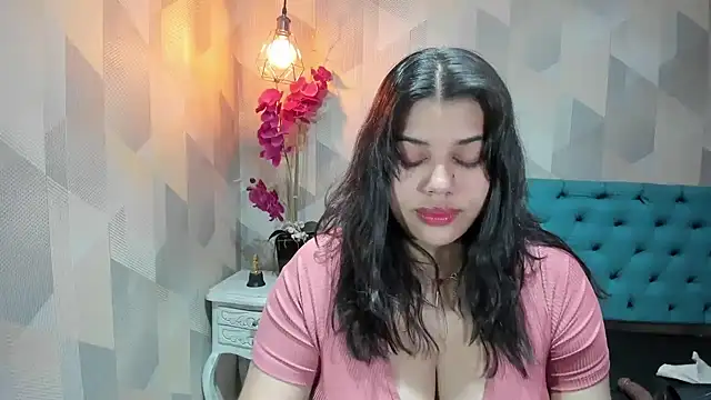 LindaBreeS live sex cam
