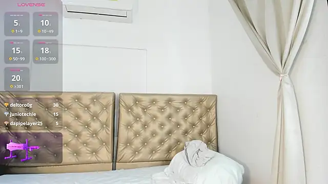 Alessiiaa_ live sex cam