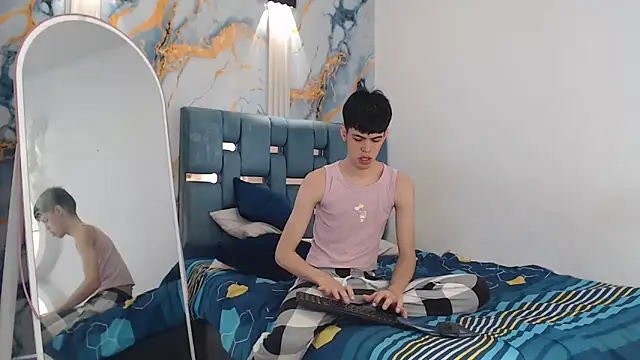 TWINKS_FRIENDS live sex cam