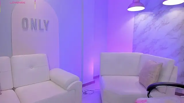 VeronicaBlue's cam snapshot