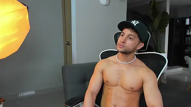 Paul_Reybor's cam snapshot