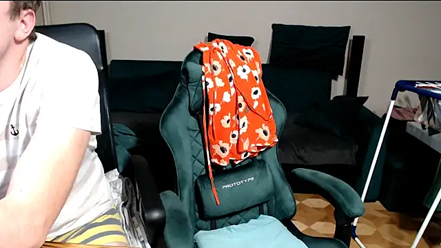 JoannaAndNeighbour's cam snapshot