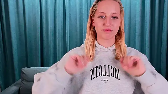 EmilyReyess's cam snapshot