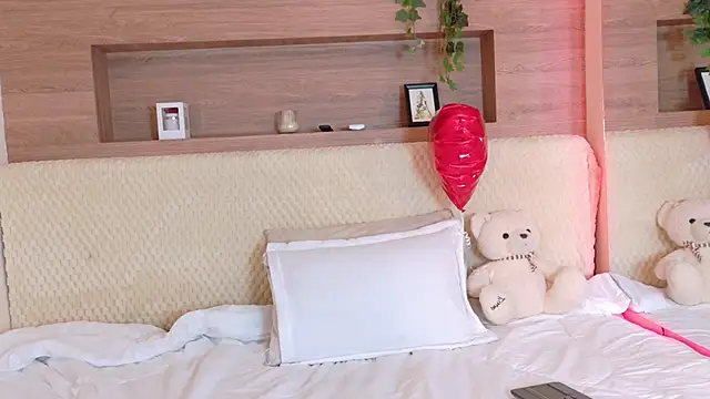 VioletBloomm live sex cam