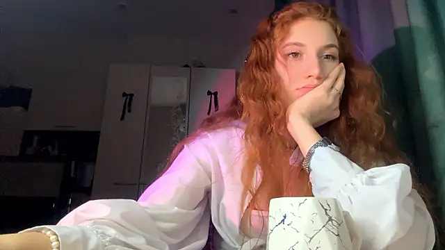 AliceCarrol's cam snapshot