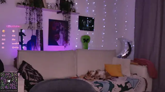 Lollyshy live sex cam